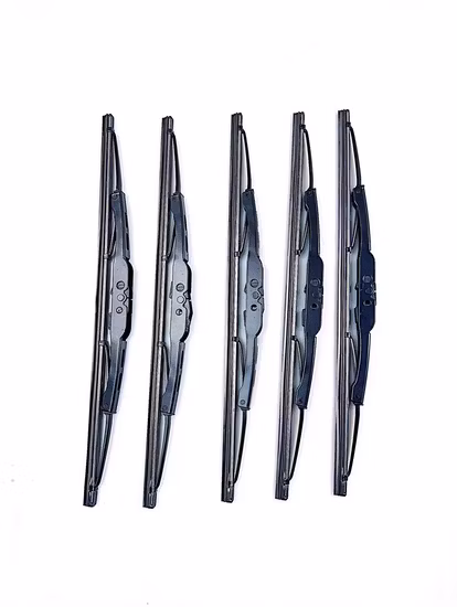 金属フレームを備えた2つのワイパーブレード。